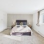 Central Guest Room - En-suite, Parking & Garden