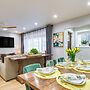 Stylish Chicago Retreat: Walk to Loyola University