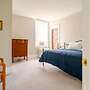 The Carew House Sleeps 10 Fenced 4BR Full Kitchen Steps2 YCP