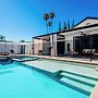 Poolside Modern Escape Villa In Tarzana