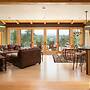 Lookout Lodge In Wondervu 4 Bedroom Home by RedAwning