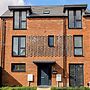 Modern 4 bed House in Newport, Home Away From Home