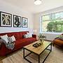 The West Byfleet Place - Modern 3bdr Flat With Garden