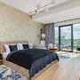 Modern Studio Hanza Tower by Renters