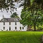 Charming 10-bed House in Blairgowrie