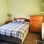 Room in Guest Room - Cozy Furnished Double Bedroom in Charming Lower V