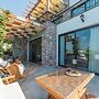 Modern and Cozy Designer Apartment in Relaxing Environment
