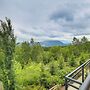 Snoqualmie Townhome w/ Balcony & Mountain Views!