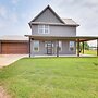 Modern Bryan Farmhouse on 1 Acre w/ Hot Tub!