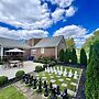 Modern Home Just 10 Mins to Notre Dame 18384