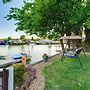 Waterfront Clearlake Retreat - Shared Sauna & Dock