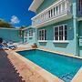 Sleeps 12 Spacious Private Pool Great Location