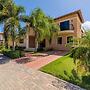 Gold Coast 4br4 5BA Villa w Privatepool Gym