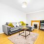 Cosy 2 bed Apt With Free Parking by Oldbury