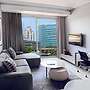Sandtoncity-apartment-sleeps4-pool-parking