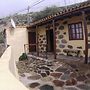 House Sleeps6-parking-garden-pool in Summer-pet
