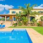 Can Bou in Santa y With 4 Bedrooms and 3 Bathrooms