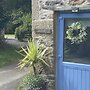 Cosy Cottage With hot Tub-oozing Character!