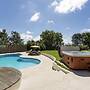 Sleeps10/18-parking-garden-pool-hottub-balcony