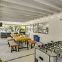 Pool & Jacuzzi: Spacious Home Near Laguna Beach!