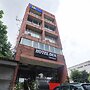 Fabhotel Dua Continental