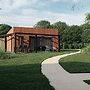 Lodge With Lake View and air Conditioning, Near the Maasduinen