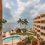 Picturesque 2 Bedroom Condo with Fabulous Ocean Views. 2 Condo by RedA