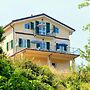Belvilla by OYO Spacious Home Surrounded by Nature