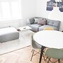 Beautiful 2-bed With Large Balcony