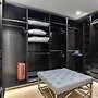 Luxury Clarendon 4-BR Homestay - McVeigh