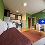 Yellow Moon Hostel&Apartment