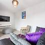 Lovely One-bedroom Serviced Apartment in Eccles