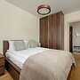Spacious Apartment for 6 by Renters
