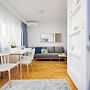 Studio Near Ogród Saski by Renters