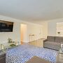 Walk to Train: Convenient Skokie Condo!