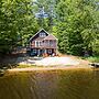 Idyllic Lakeside Getaway 4 Bedroom Home by RedAwning