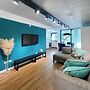 Urban Retreat Elegant Modern Apartment With Balcony in Villa del Parqu