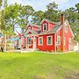 Cozy Cottage w/ Deck, 9 Mi to Downtown Beaufort!