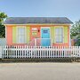 1 Mi to Beach: Colorful Cottage in Galveston!