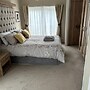Cozy Edinburgh Lodge With Stunning Views