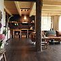 Beautiful Apartment With Garden