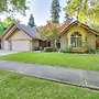 1 Mi to Applegate Park Zoo: Pet-friendly Home