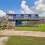 Freeport Gulf Coast Getaway w/ Deck: Walk to Sand