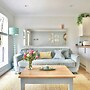 Newly Refurbished Flat With Great Transport Links