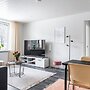 Bright 1BR Apartment next to the Beach