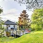 3 Mi to Boothbay Harbor: Coastal Colorful Home!