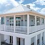 Seaside Rendezvous - Private Home Across From Community Park 4 Bedroom