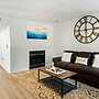 Fantastic Renovated Condo Pool Downtown Fireplace
