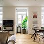 Chic 2-Bed Near Santos & Alcântara Perfect For Families & Couples