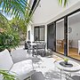Private Burleigh Retreat a Walk to Beach